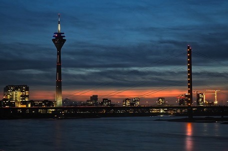 Die Düsserdorfer Skyline im Sonnenuntergang