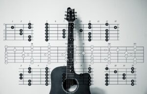 Eine Gitarre mit Darstellung der Gitarrenakkorde beim Gitarrenunterricht