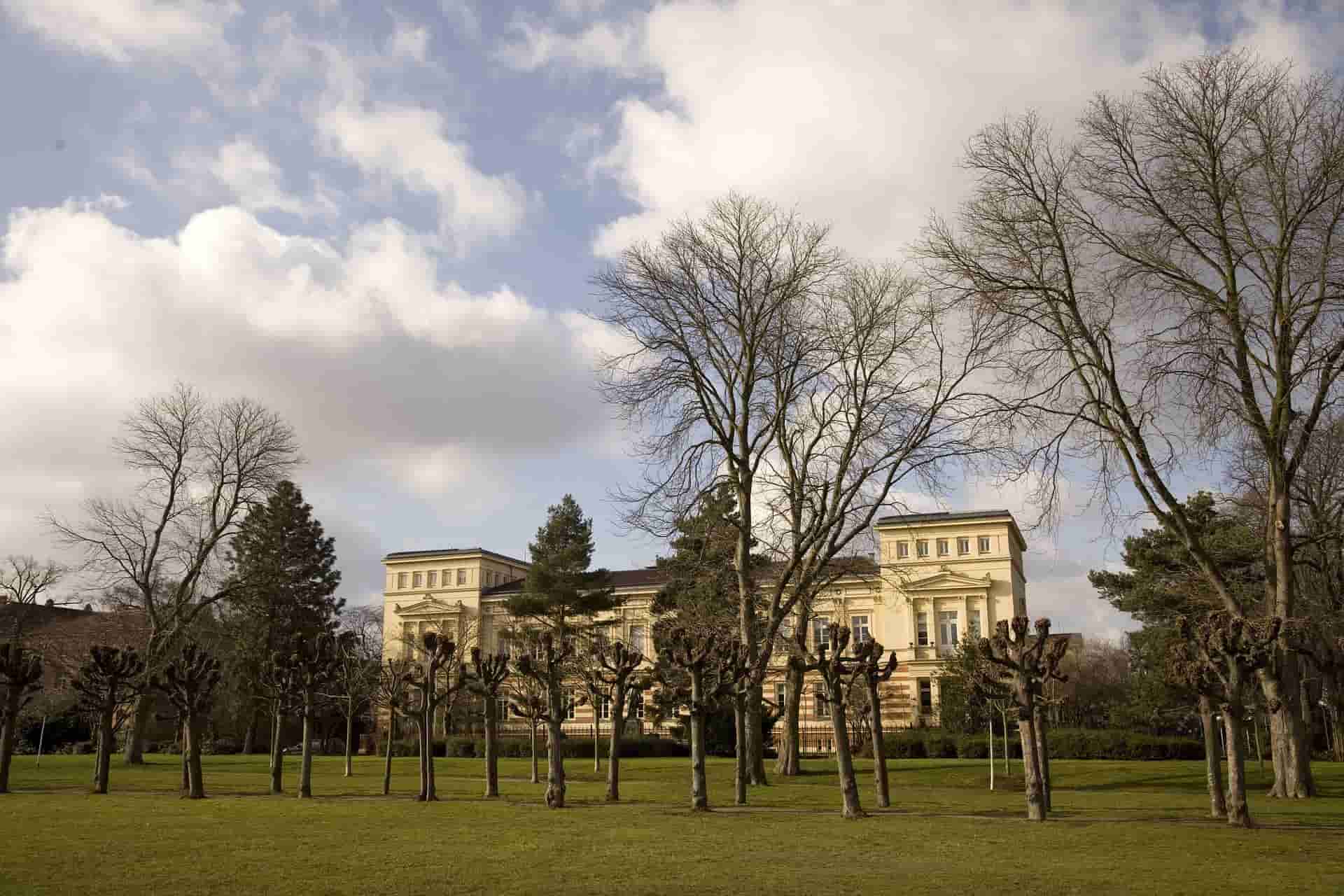 Das Schloss von Bonn nahe der Musikschule Emotio Bonn